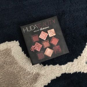 Huda Beuaty Mauve Obsession Palette